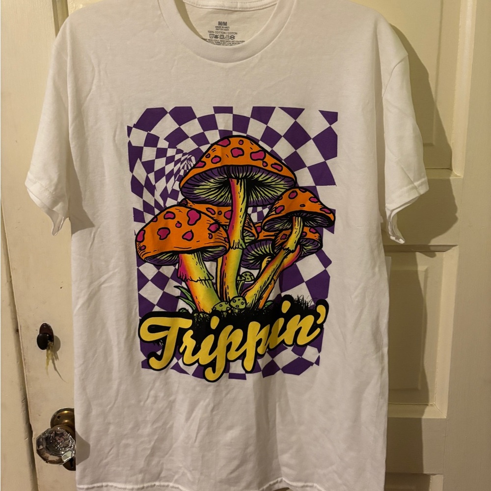 DGK Shirt Adult Medium White Trippin Mushrooms Graphic NWT